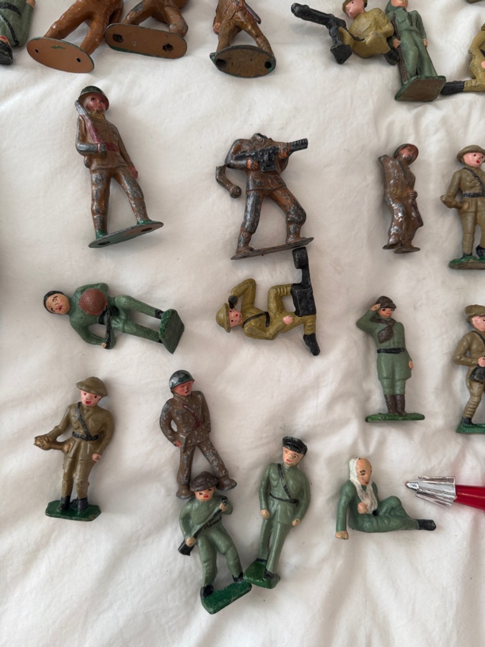 Vintage Metal Toy Soldier Lot with Ray Gun - Green and Brown - Picture 3 of 8